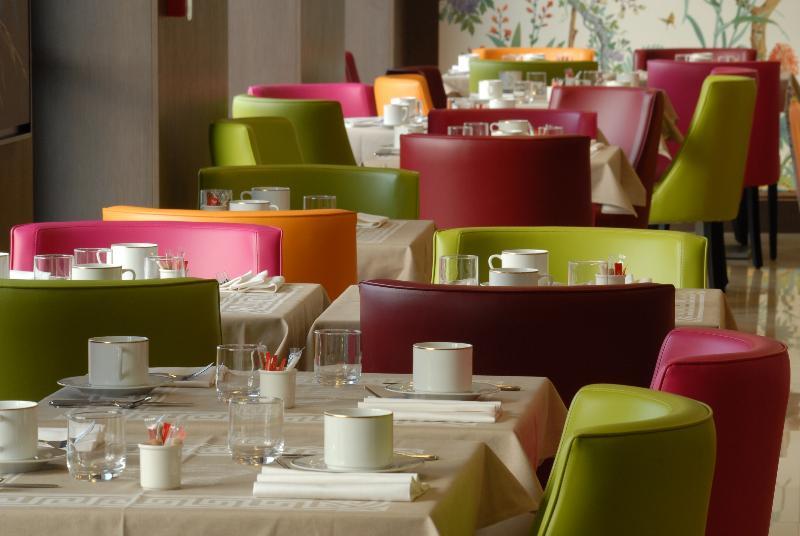 B&B Hotel Colmar Liberte 4 Etoiles Buitenkant foto